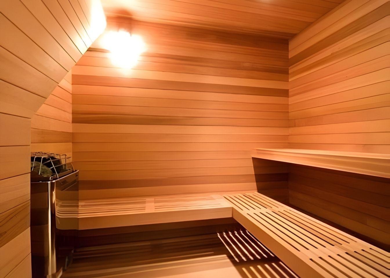 So sánh gỗ Hinoki và gỗ tuyết tùng đỏ dùng cho phòng xông hơi